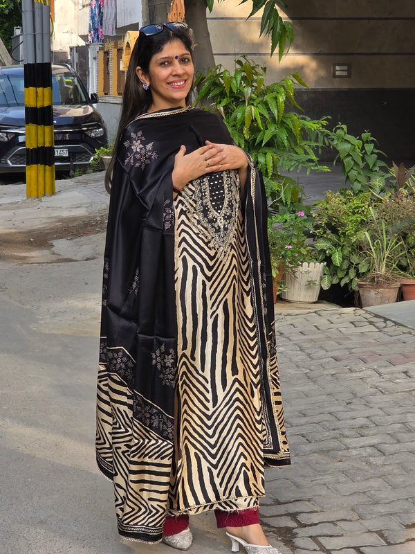 Exclusive and Super Quality Gaji Silk ( Black )