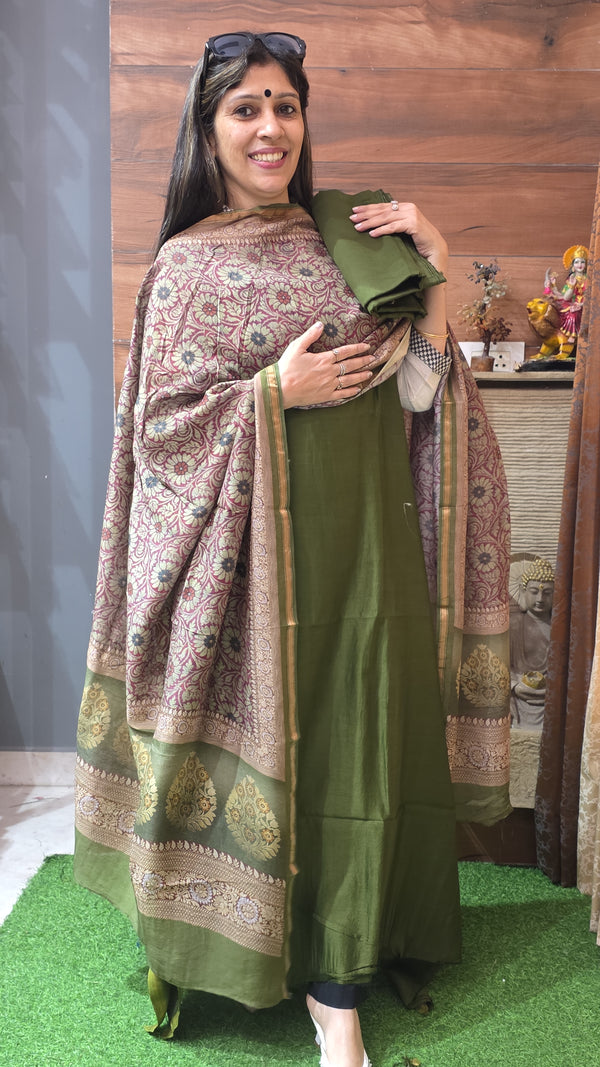 Plain Shirt Pure Maheshwari Silk with Digital Oye Hoye Dupatta