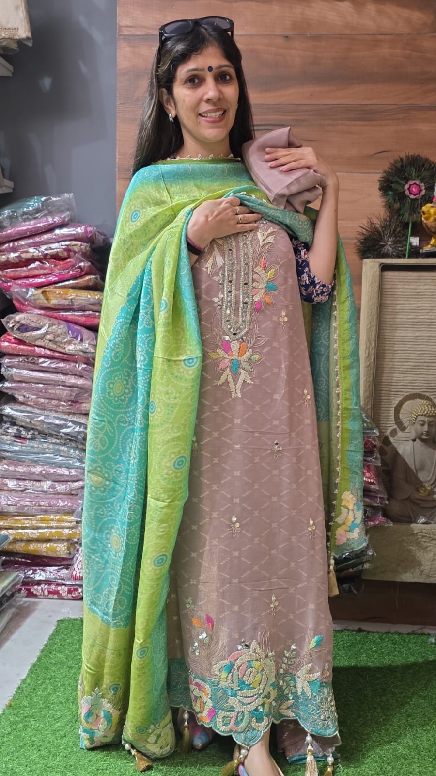 Exclusive Party wear suit (  1400 Rs Discount  )