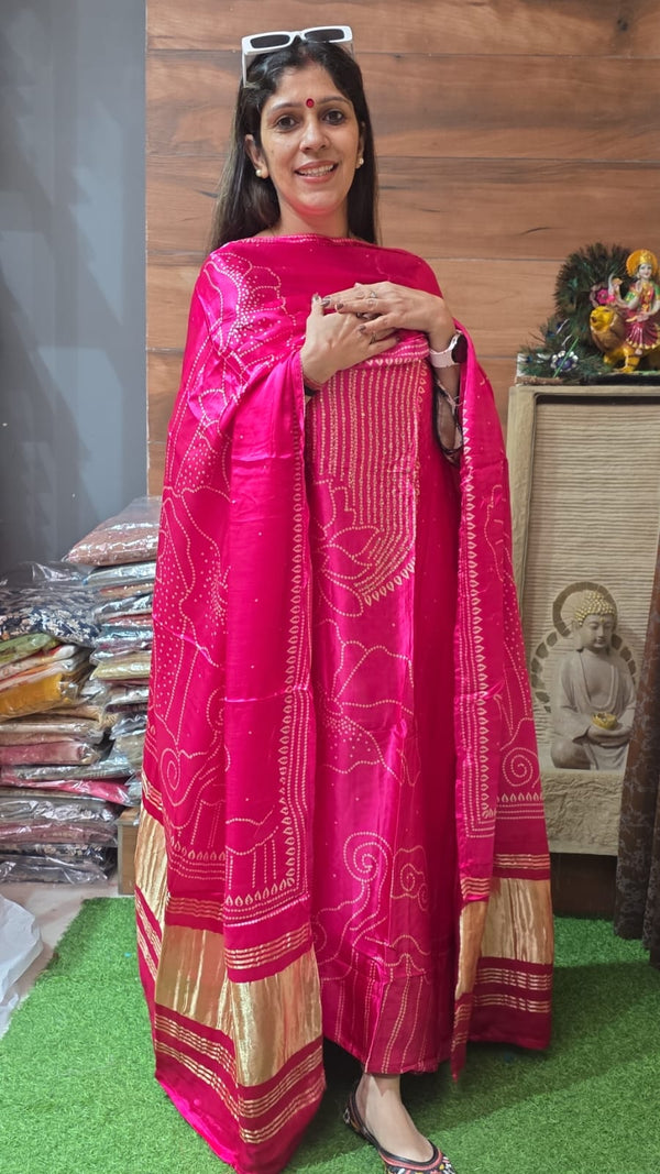 Beautiful ladies ke liye Exclusive hot pink Gajji Silk ( 24oct )